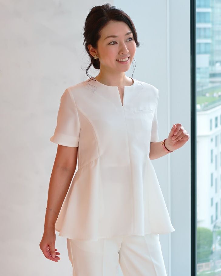 【新品未使用タグ付き】Heve シャーリングペプラムトップス ☆ レディース ： スリット ペプラムトップス | M-dressed（エムドレスト）