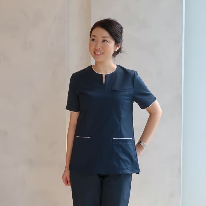 ☆ レディース スクラブ ： スリットネック スクラブトップス | M